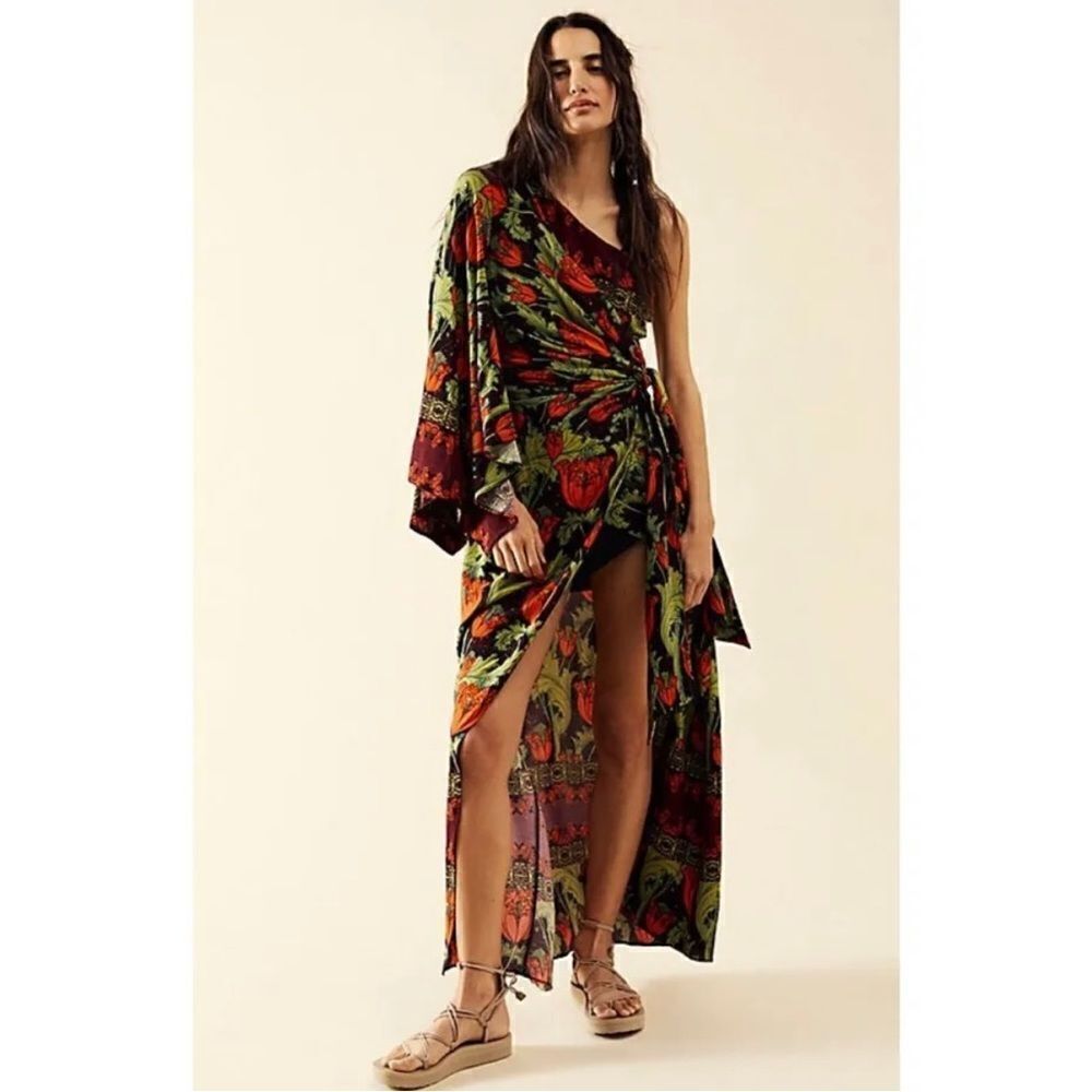 NWT Free People Pardon My French Maxi
One Shoulder Dress Size XS
Retail $228 New - Picture 8 of 11